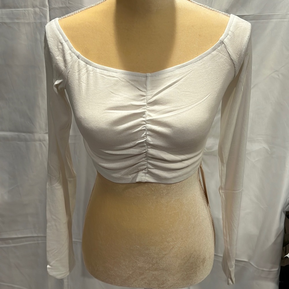 *NOT AVAILABLE/ DO NOT BUY*NWT Commense Cropped Off Shoulder